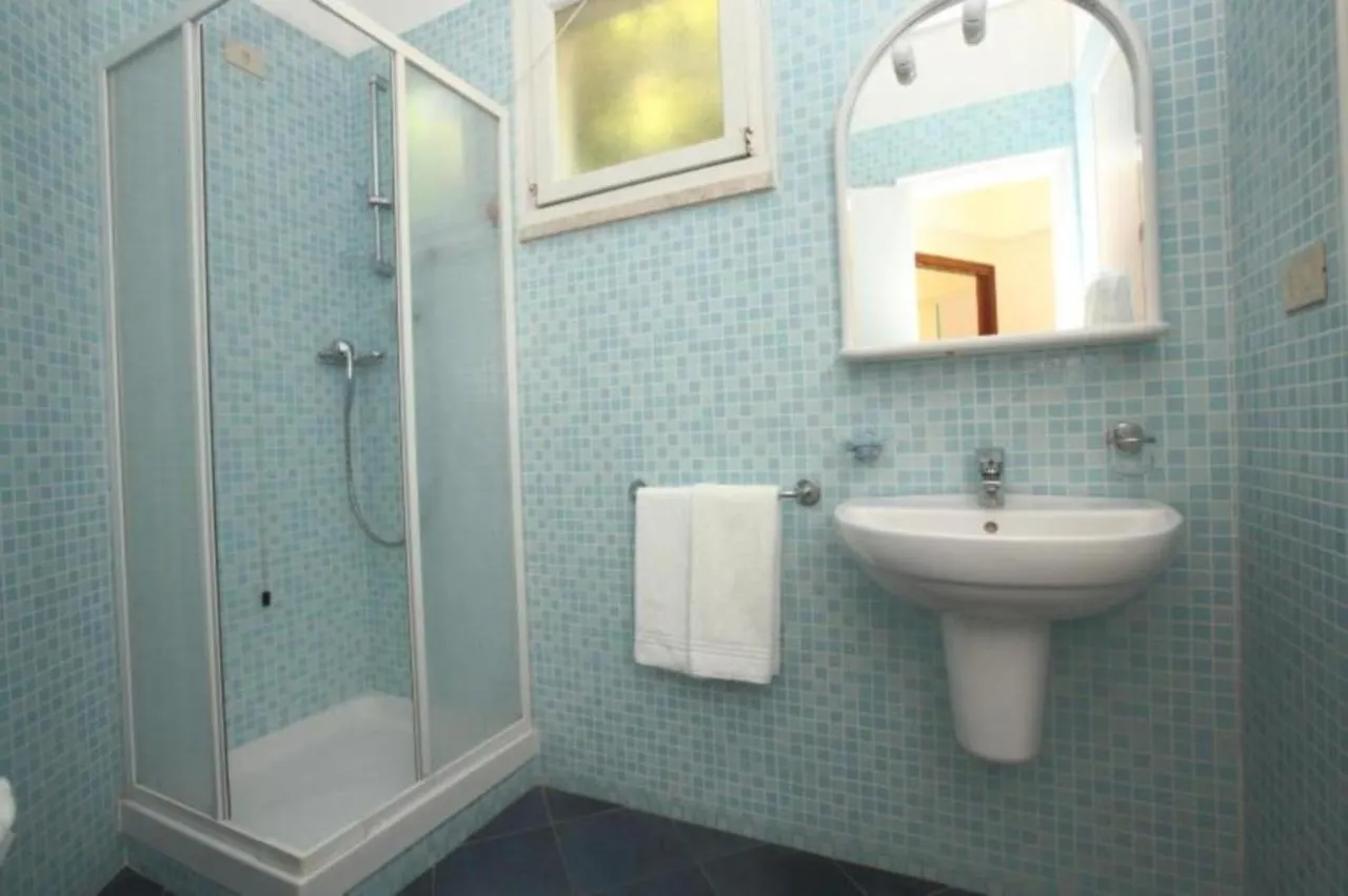 Hotel La Scogliera Cavi di Lavagna 2*,