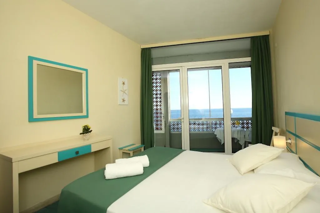 Hotel La Scogliera Cavi di Lavagna