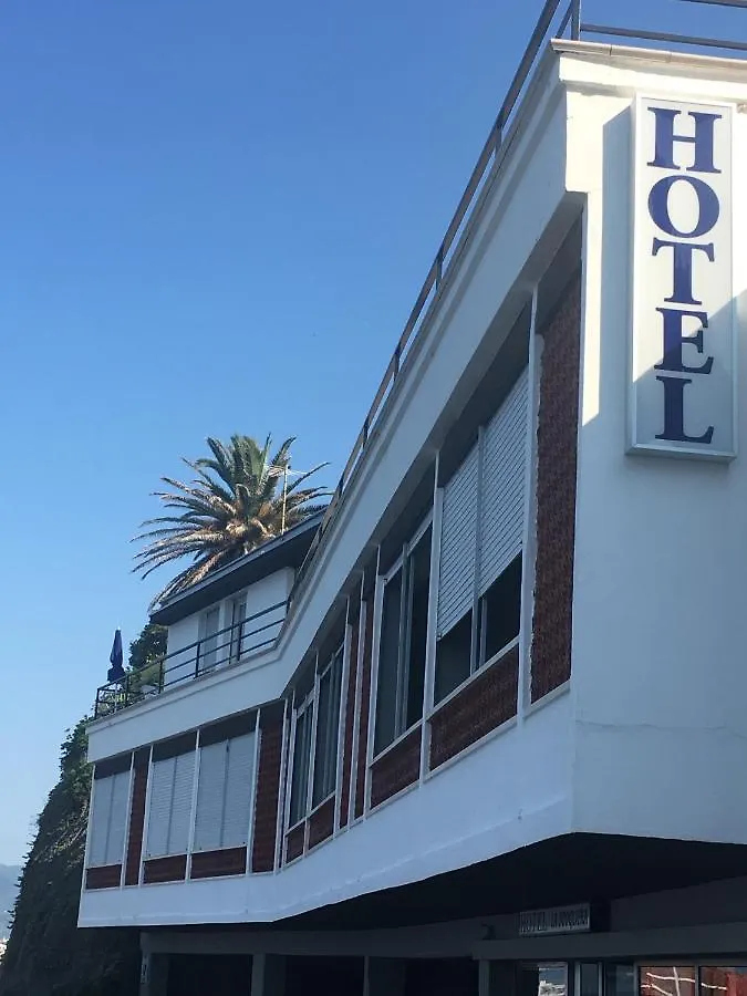 Hotel La Scogliera Cavi di Lavagna 2*,
