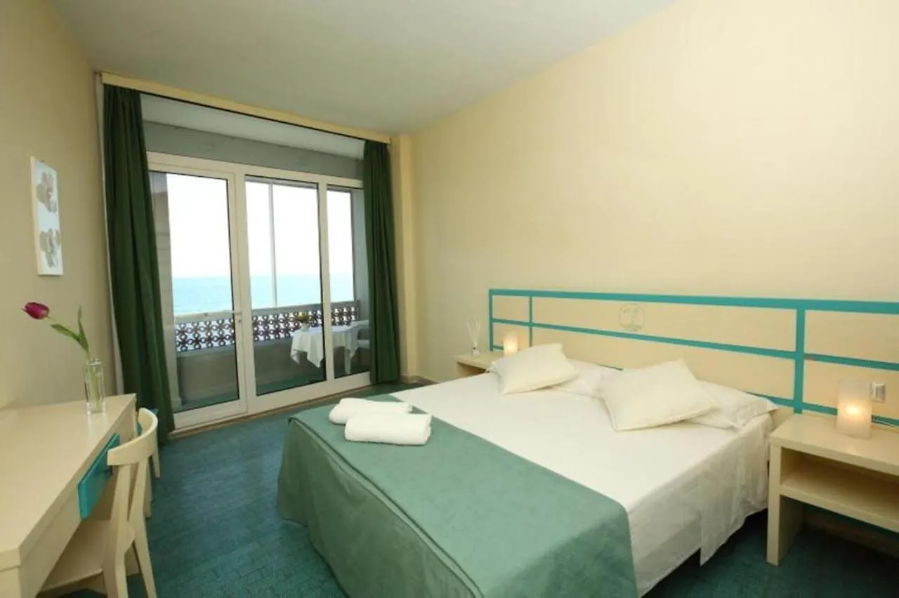Hotel La Scogliera Cavi di Lavagna Italië