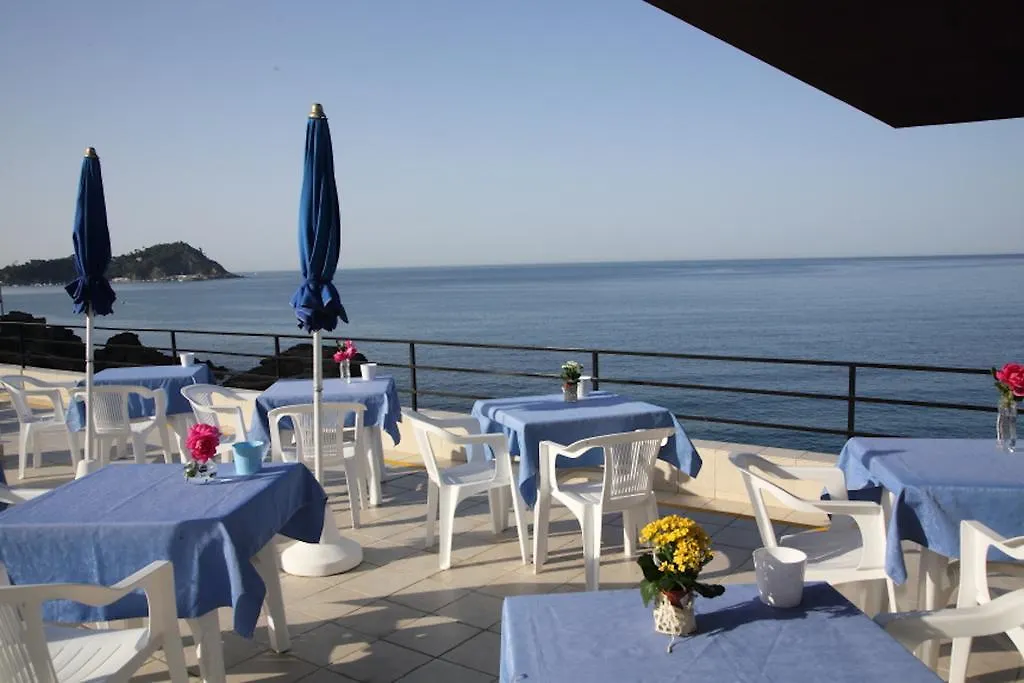 Hotel La Scogliera Cavi di Lavagna