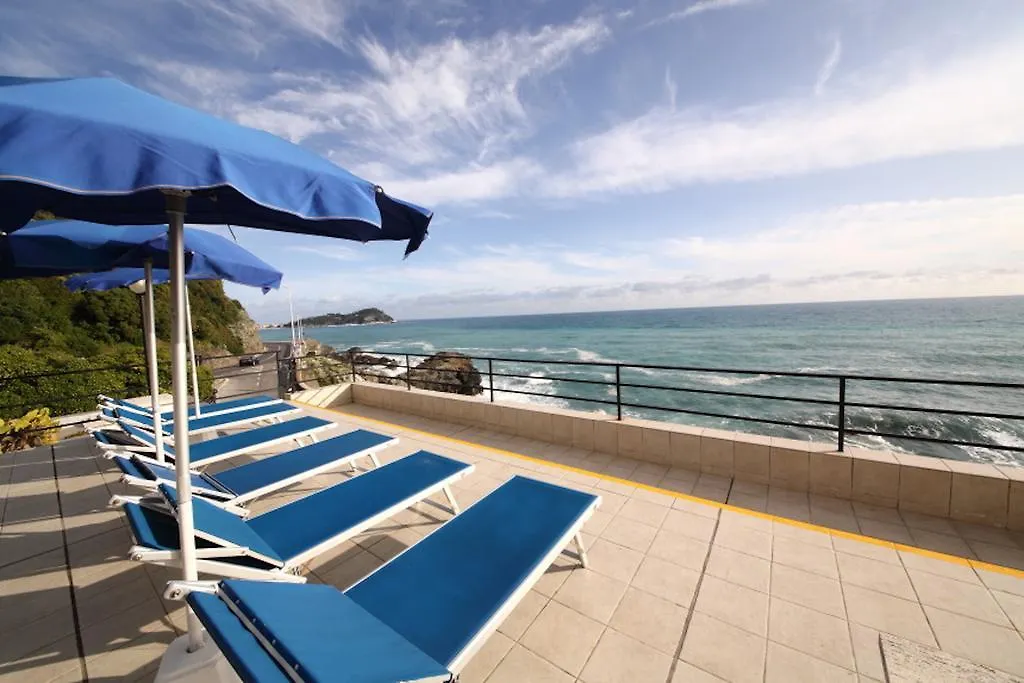 Hotel La Scogliera Cavi di Lavagna Italië
